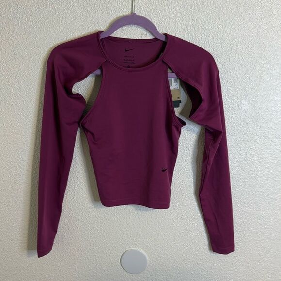 NWT- NIKE-Women's Dri-fit Stealth Evaporation City Ready Long-sleeve-Red-Size XS - Picture 2 of 10